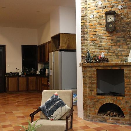 La Sen_Thu An_Phong Don Co Cua So Nhin Ra Ban Cong Apartment Thon An Hoa Exterior foto