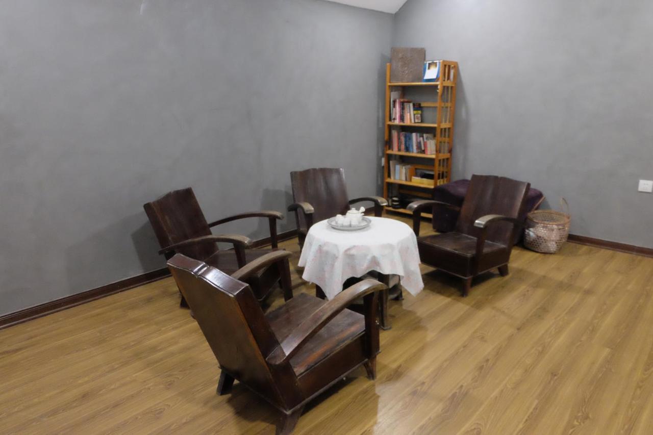La Sen_Thu An_Phong Don Co Cua So Nhin Ra Ban Cong Apartment Thon An Hoa Exterior foto